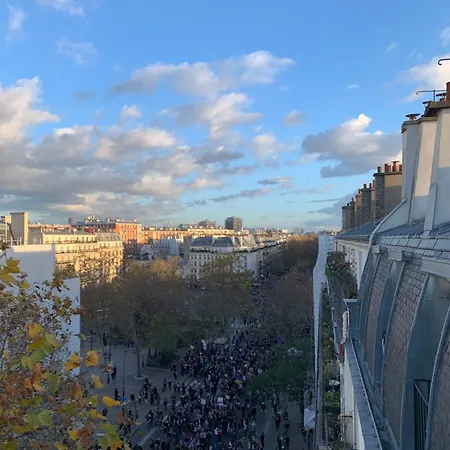 Apartment Magnifique Metro Voltaire Paris